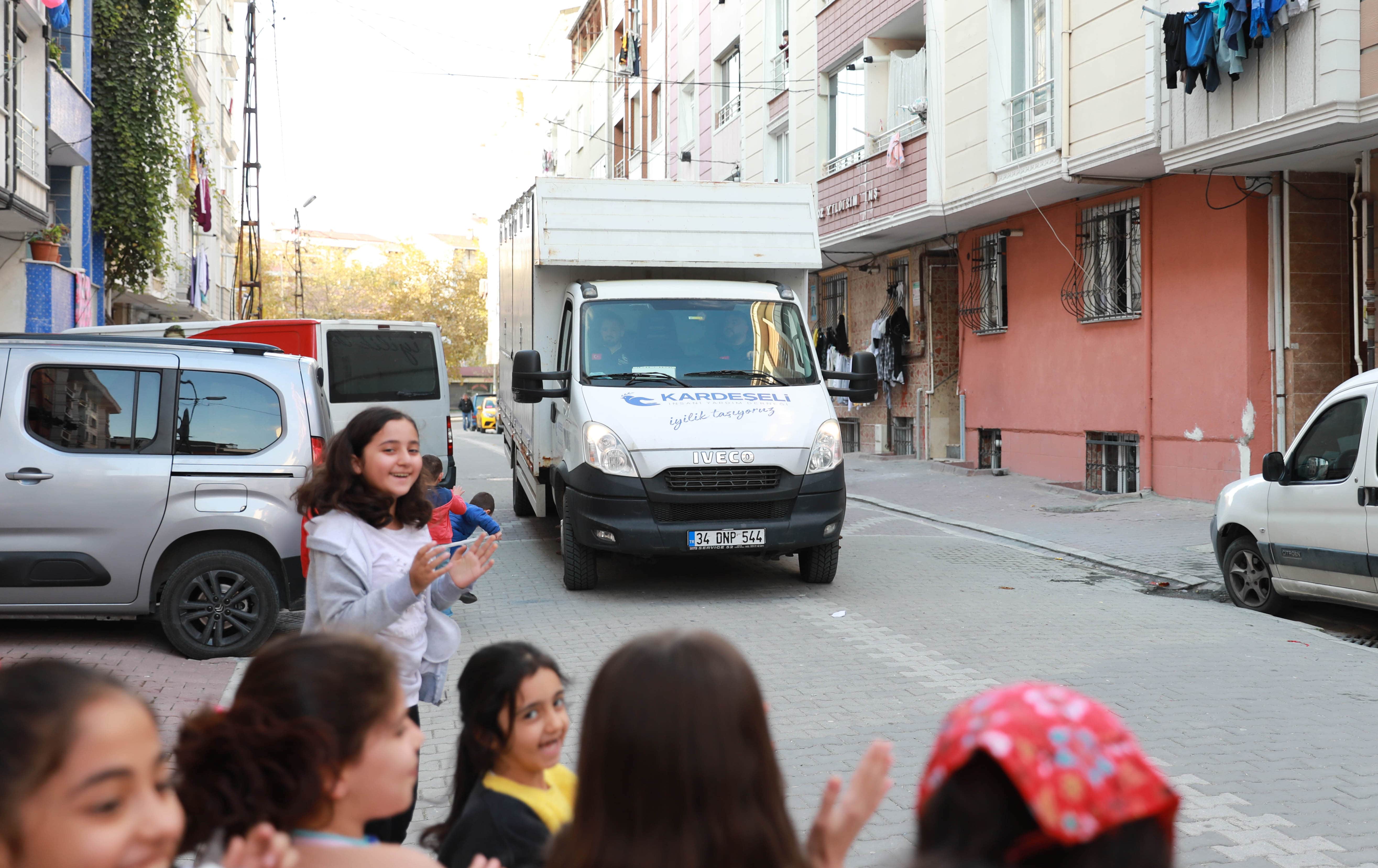 Çaresizliklerine Kulak Ver